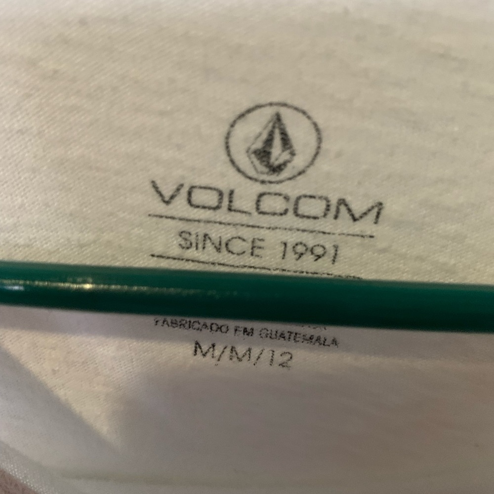 Volcom shirt - Picture 2 of 3
